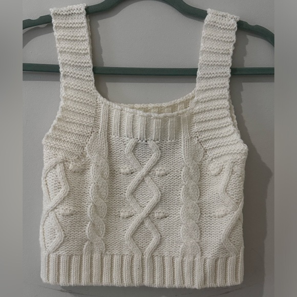 Kendall + Kylie Cropped Cardigan and Top - Picture 2 of 5